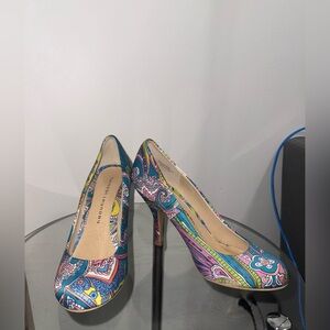Size 8 CHINESE LAUNDRY LOVE High Heels Closed Toe paisley Artsy Shoes Pumps